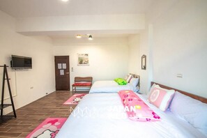 Habitació quàdruple | Decoració individual, mobiliari individual i llits addicionals 