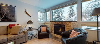 Greystone #103  Renovated Ski in Ski out, sleeps 6, Free Wifi