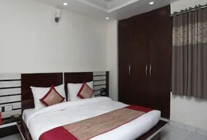 Rollaway beds, free WiFi - Hotel Trio Suites (New Delhi)
