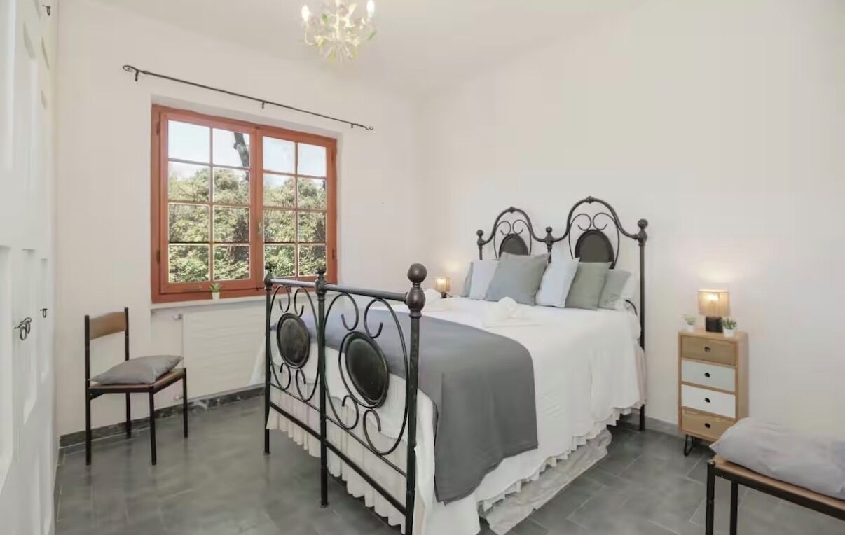 2 bedrooms, iron/ironing board, travel crib, free WiFi