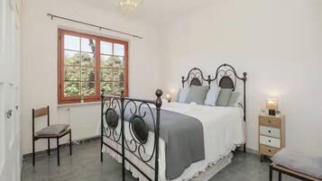 2 bedrooms, iron/ironing board, travel crib, free WiFi