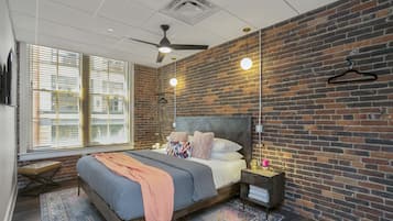 4 bedrooms, desk, iron/ironing board, free WiFi