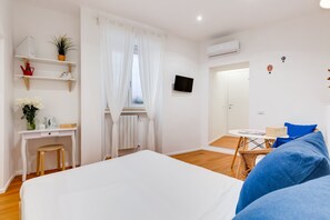 1 bedroom, desk, iron/ironing board, travel cot - Lovely and modern nest near the Colosseum (Roma)