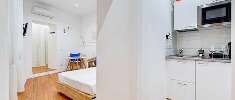 1 غرفة نوم ومكتب ومكواة/لوح كي وسرير سفر