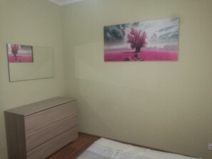 2 bedrooms, iron/ironing board, WiFi, bed sheets