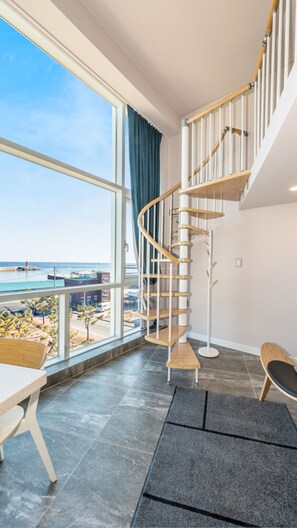 Suite (402) | Free WiFi