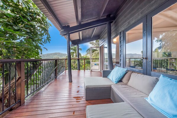 Balcony - The Treehouse (Airlie Beach)