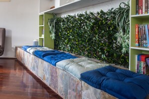 Interior - The Treehouse (Airlie Beach)