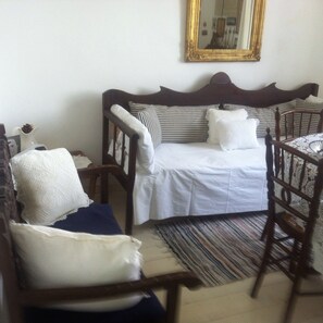 2 bedrooms, bed sheets