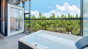 Room (2F) | Private spa tub