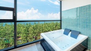 Private spa tub