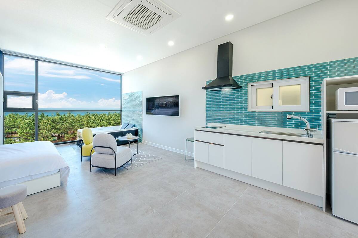 Room (3F) | Living area | Flat-screen TV