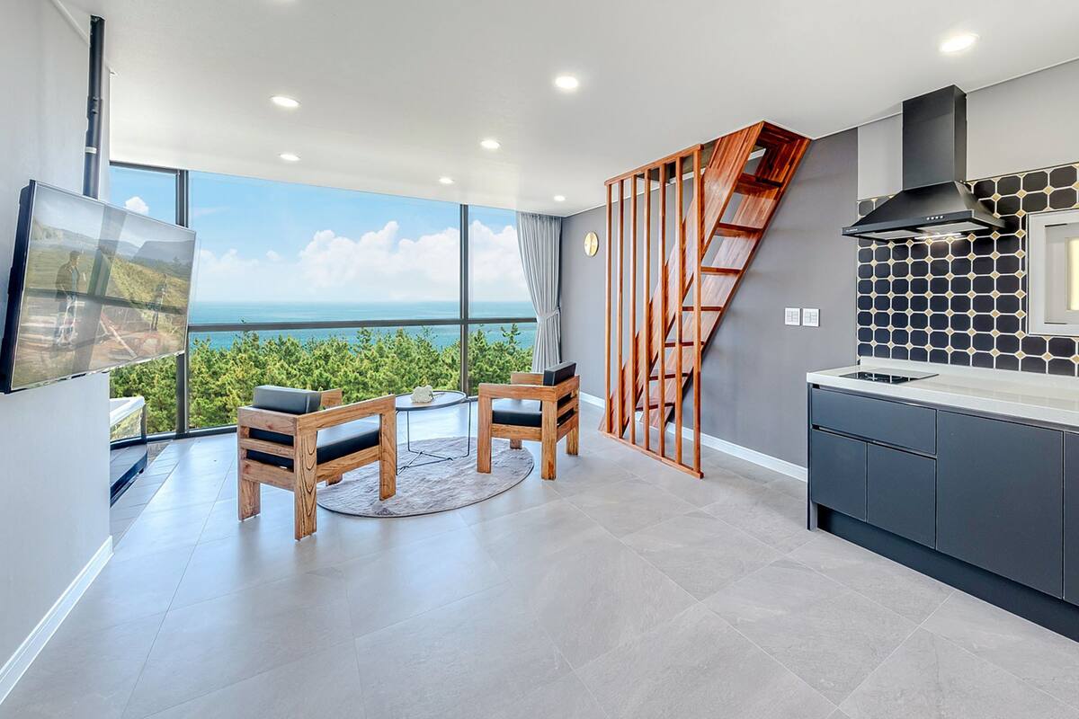 Duplex (4F) | Living area | Flat-screen TV