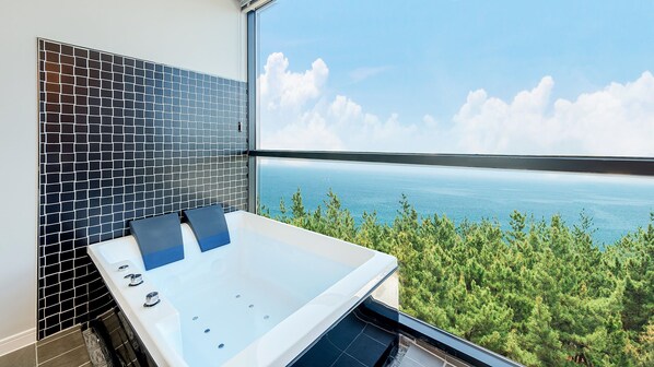 Room (3F) | Private spa tub