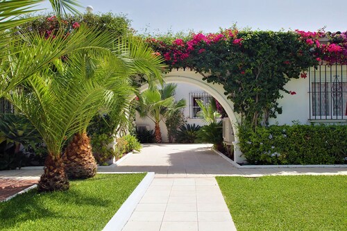 Beautiful Villa La Caracola with Private heated Swimming Pool and Jacuzzi