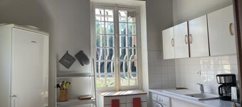 Charming Avrilly lodge with private garden, pets welcome