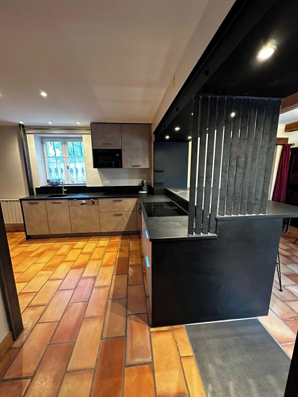 Kühlschrank, Mikrowelle, Ofen, Geschirrspüler