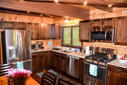  Spectacular Log Home with Private Lake Access