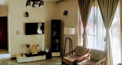 Uber Apartment for 4 in Central Delhi | Metro 5 mins away | Fully Airconditioned