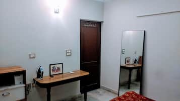 2 chambres, fer et planche à repasser, Wi-Fi, literie fournie