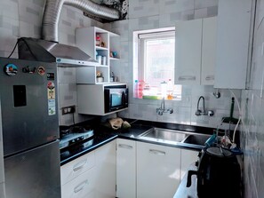 Refrigerador, microondas, tostadora y batidora