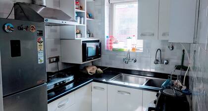 Uber Apartment for 4 in Central Delhi | Metro 5 mins away | Fully Airconditioned