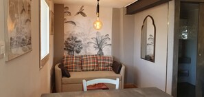 1 habitación, escritorio, tabla de planchar con plancha y wifi gratis
