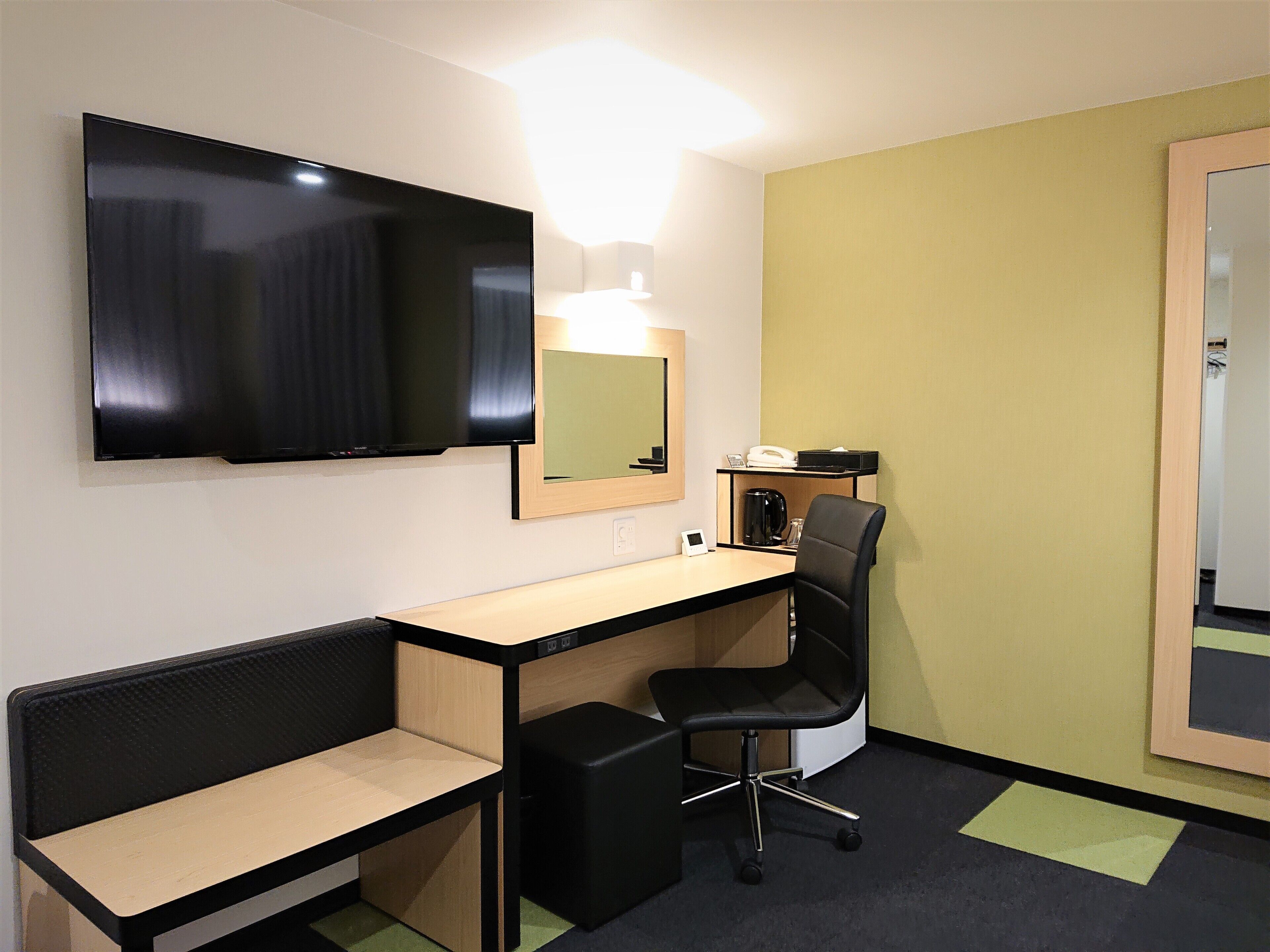 1 bedroom, desk, blackout curtains, soundproofing