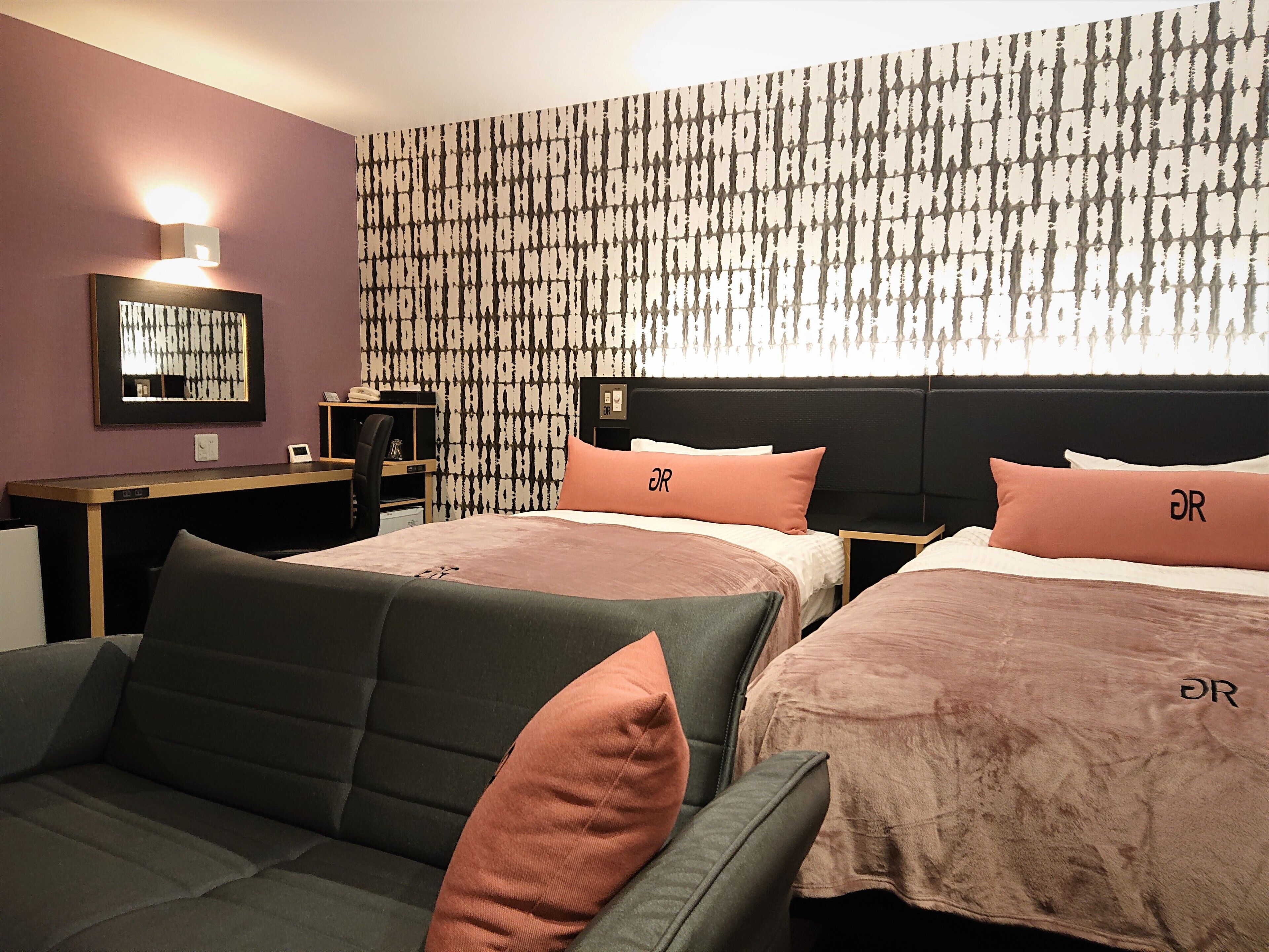 1 bedroom, desk, blackout curtains, soundproofing