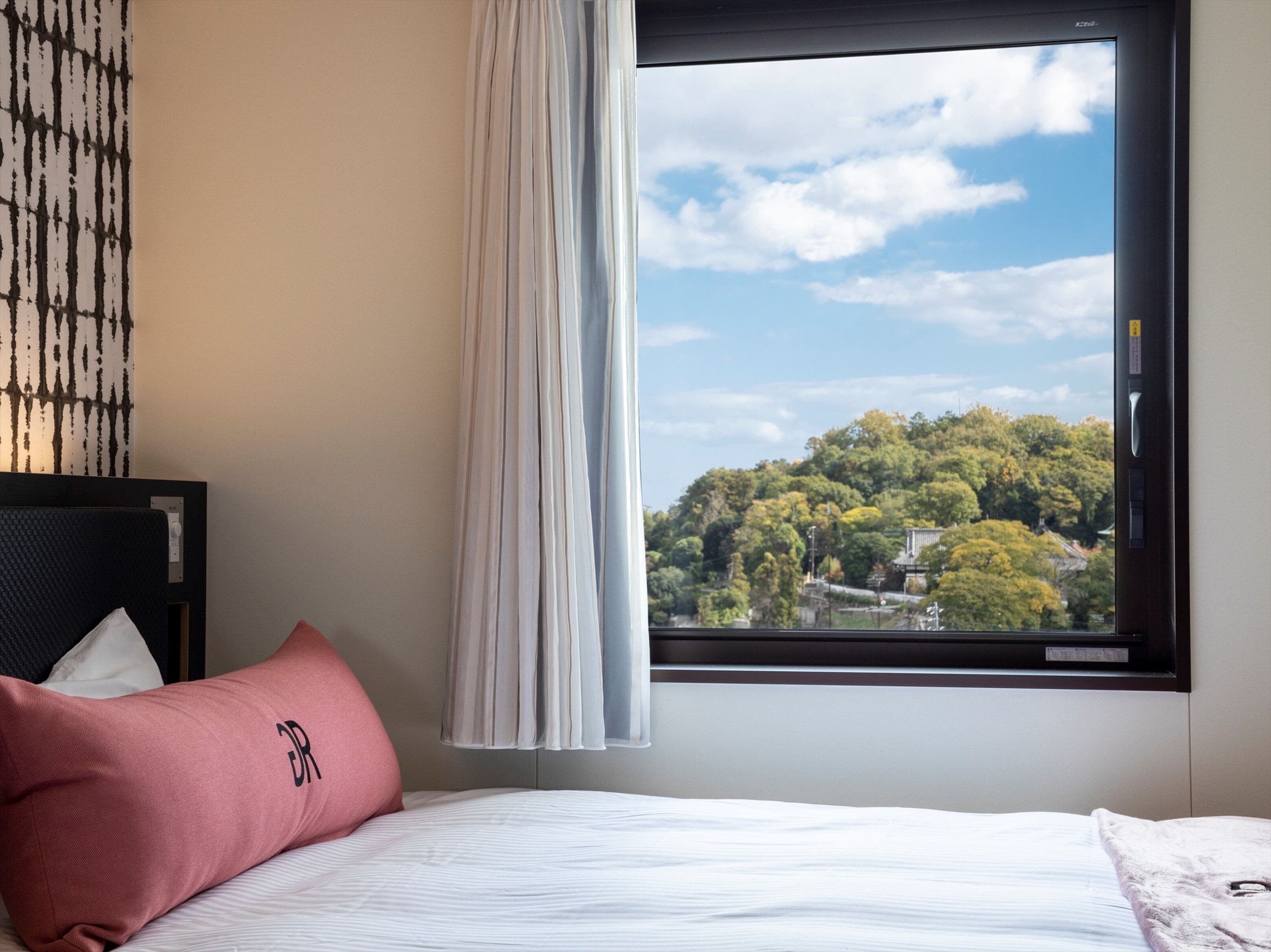 Desk, blackout drapes, soundproofing, free WiFi