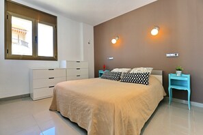 2 slaapkamers, een strijkplank/strijkijzer, reisbedje, gratis wifi