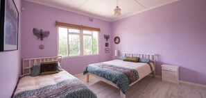 Apartment | Individually furnished, desk, laptop workspace, iron/ironing board - Skuinslê (Yzerfontein)