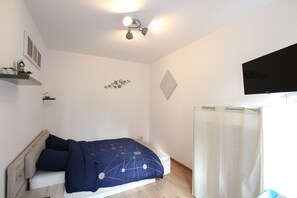 1 Schlafzimmer, BĂŒgeleisen/BĂŒgelbrett, WLAN, BettwĂ€sche