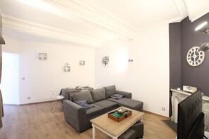 TV, lareira