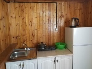 Familien-Ferienhaus | Eigene Kochnische | Kühlschrank, Herdplatte, Wasserkocher, Kochgeschirr/Geschirr/Besteck