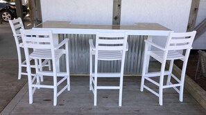Outdoor dining - Beautiful West End Cottage, Waterway views, Sunset Views, Pools, (Ocean Isle Beach)