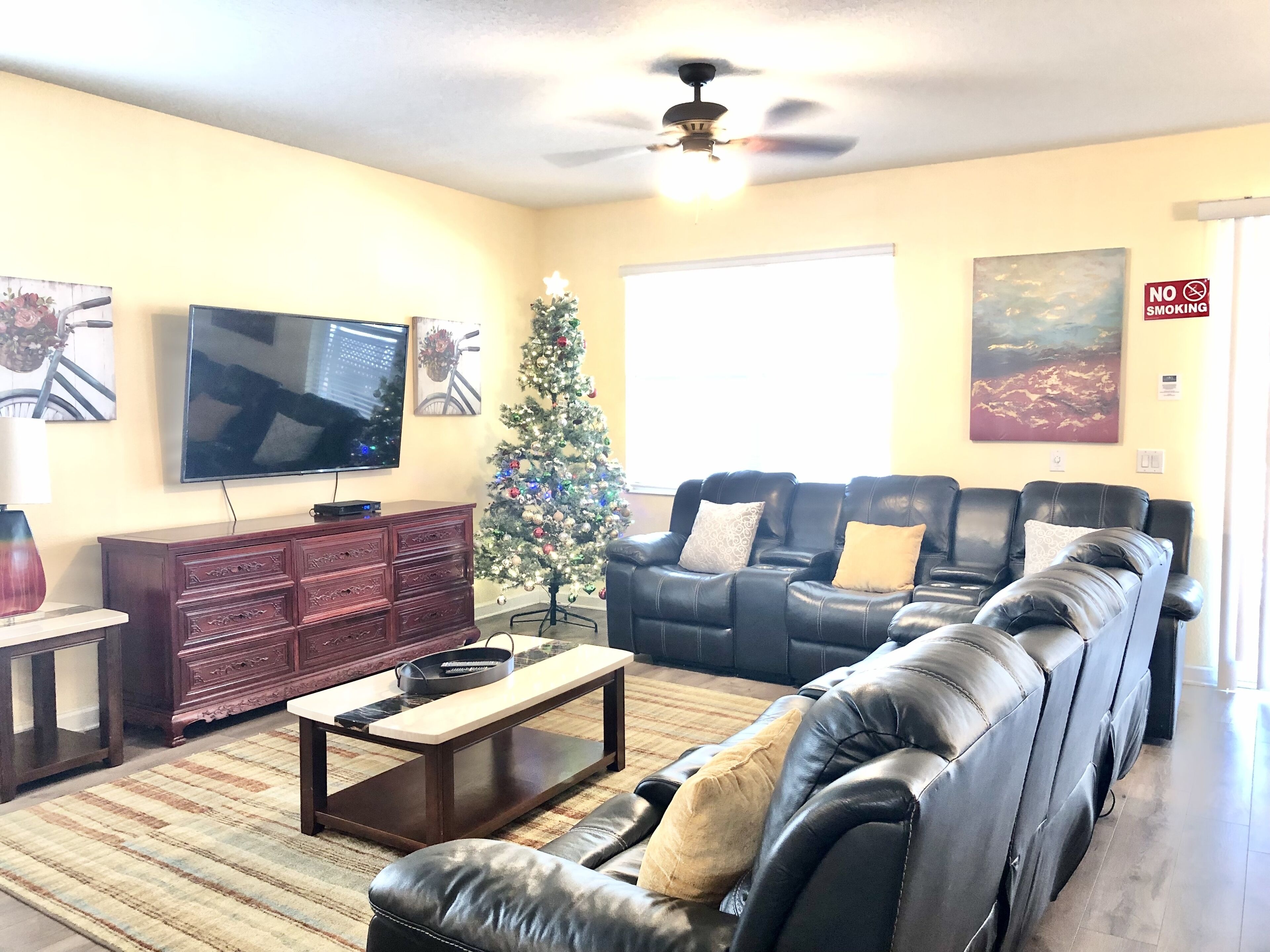 STUNNING 🤩 9 BEDS POOL HOME !!