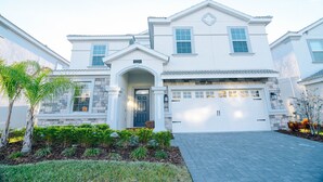 Exterior - STUNNING 9 BED POOL HOME! Two Resorts included in your reservation! (Davenport)