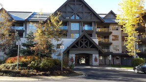 Exterior - Aspens #327 Prime Ski-in Ski-out Location! Pool, Hot tubs, Sleeps 8 (Whistler)