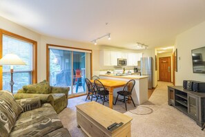 TV, fireplace - Aspens #327 Prime Ski-in Ski-out Location! Pool, Hot tubs, Sleeps 8 (Whistler)