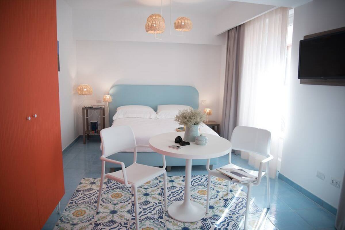 Habitación estándar con 1 cama matrimonial o 2 individuales, vista al mar | Servicios de la habitación