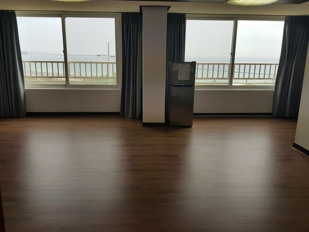 Gallery Suite, Kitchenette, Ocean View (Pension Type) | ผ้าม่านกันแสง, ห้องเก็บเสียง, Wi-Fi ฟรี