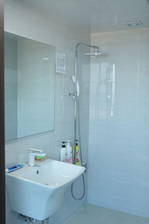 Bathroom - Mangsang Beach Pension (Gangneung)