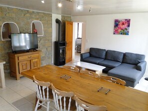 Smart TV, fireplace, ping pong - Gîte n ° 295 Haut-Jura with Spa and sauna, classified 3 ears by Gîtes de France (Foncine-le-Haut)