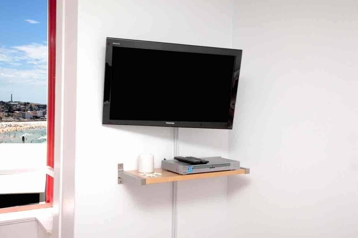 Bondi Beach Spacious Studio w Ocean View — image 18