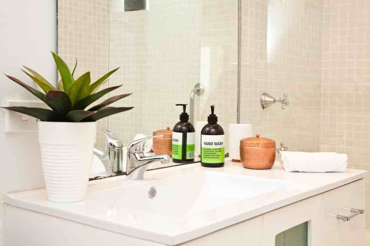 Bondi Beach Spacious Studio w Ocean View — image 15