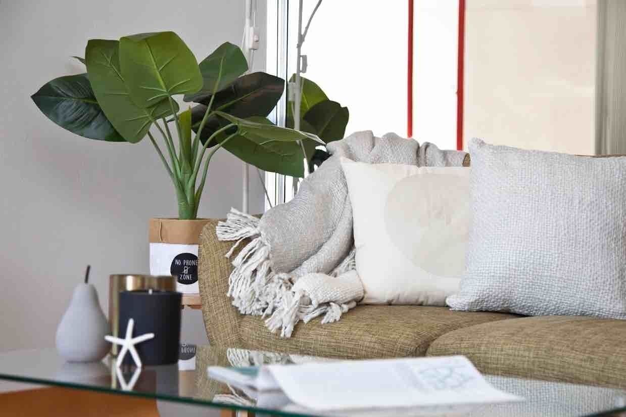 Bondi Beach Spacious Studio w Ocean View — image 4