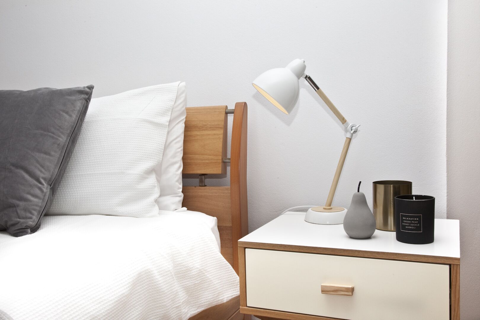 Bondi Beach Spacious Studio w Ocean View — image 9