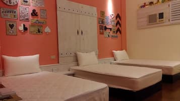 Triple Room | Desk, soundproofing, rollaway beds, free WiFi