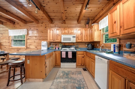 Cabin, 2 Bedrooms | Private kitchen | Microwave, dishwasher, coffee/tea maker, toaster